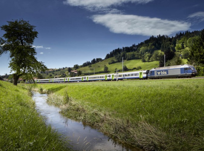 91_BLS_Regio Express_swissimage.ch Croci du Fresne